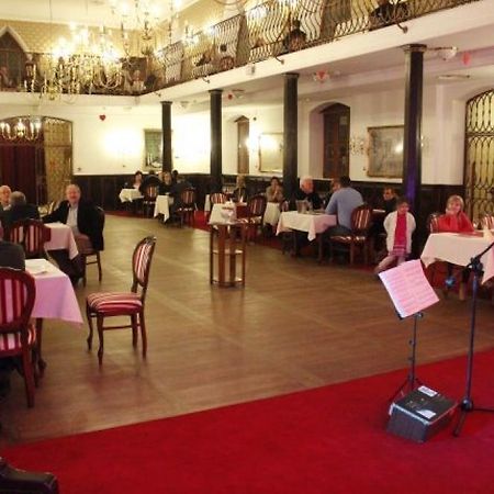 Zamek Gostynin Aparthotel Ngoại thất bức ảnh